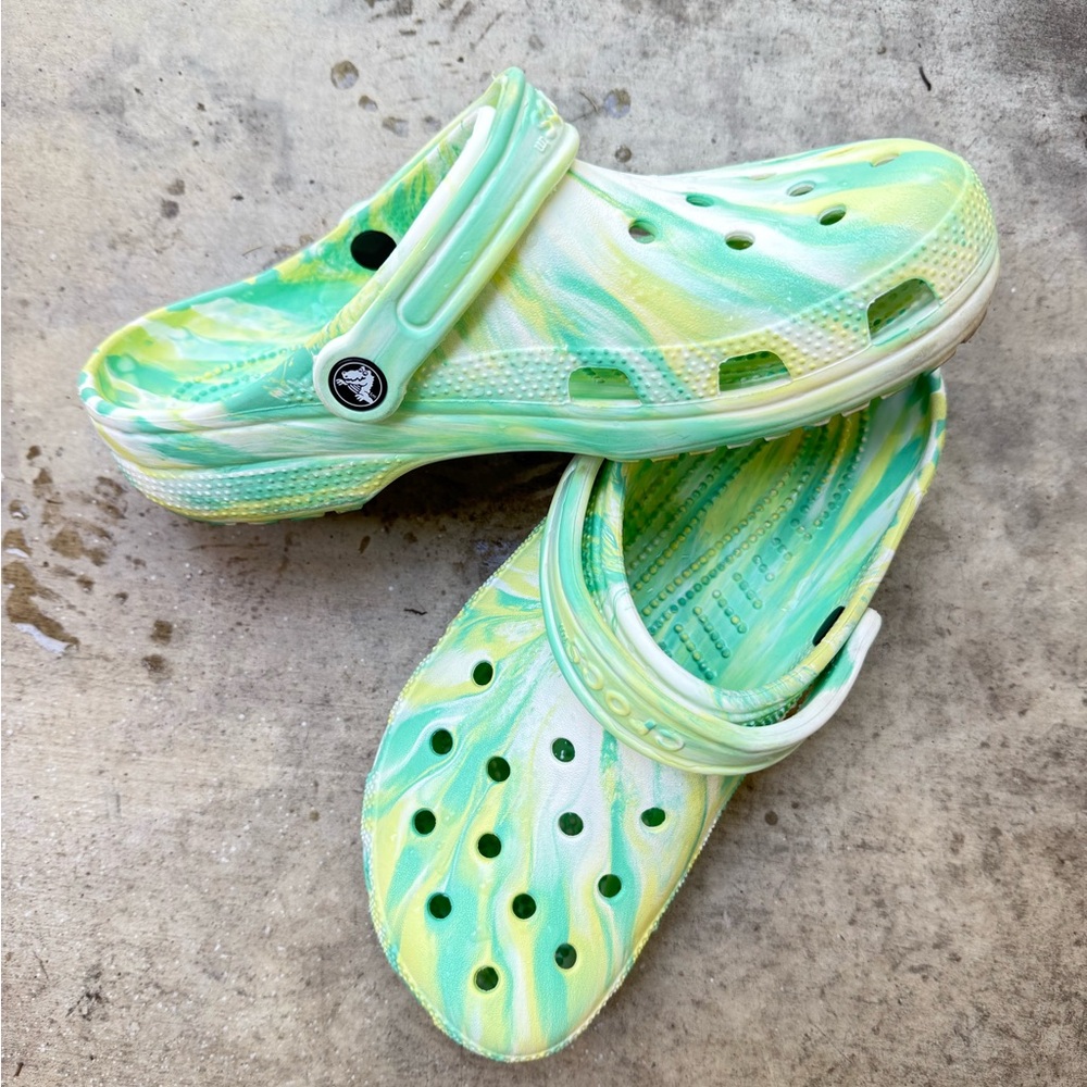 CROCS womens 10 mint tie dye clogs clog shoe slip ons EXCELLENT Newer condition